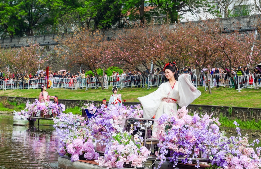 “荆州十二时辰”《南城梦华录——让花香漫御河》活动现场。