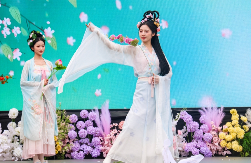 “荆州十二时辰”《南城梦华录——让花香漫御河》活动现场。