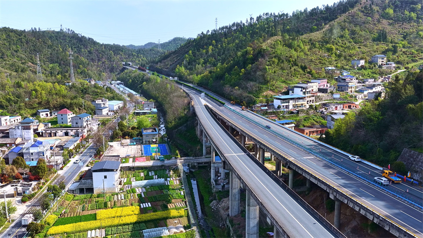 湖北首批高速“强筋骨”工程动工 着力提升鄂西北省际通道安全韧性【8】