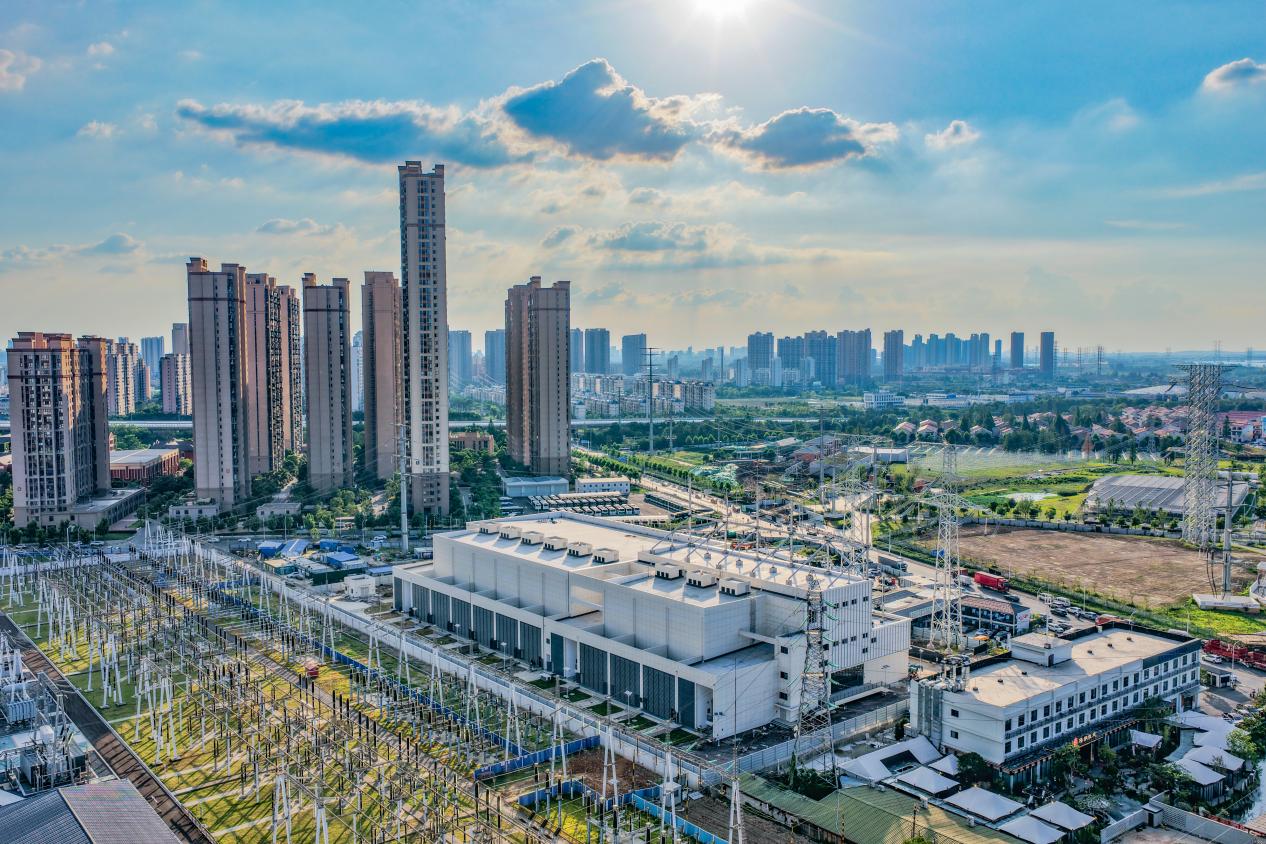 2025年7月10日，新建成的500千伏金银湖变电站。张恒摄