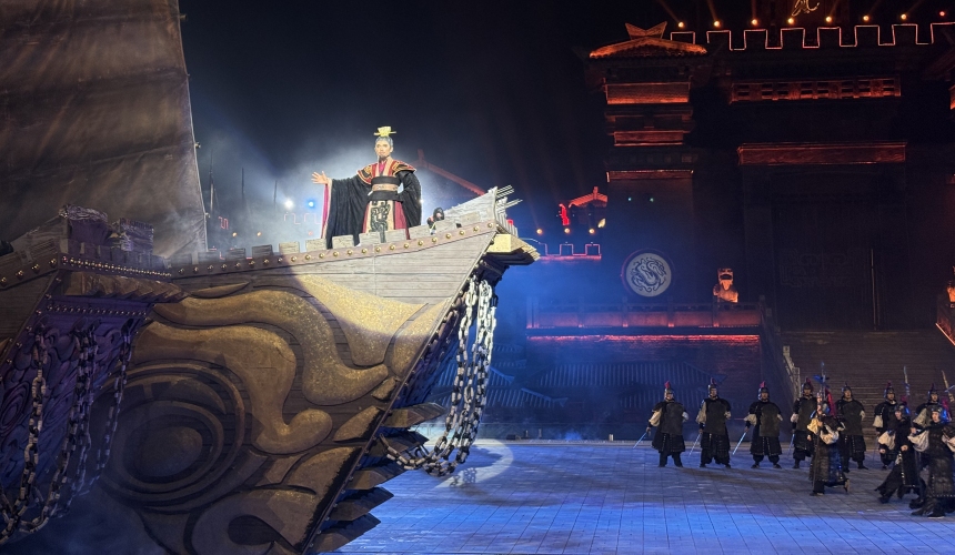 《赤壁·借东风》实景剧上演。人民网记者 周恬摄