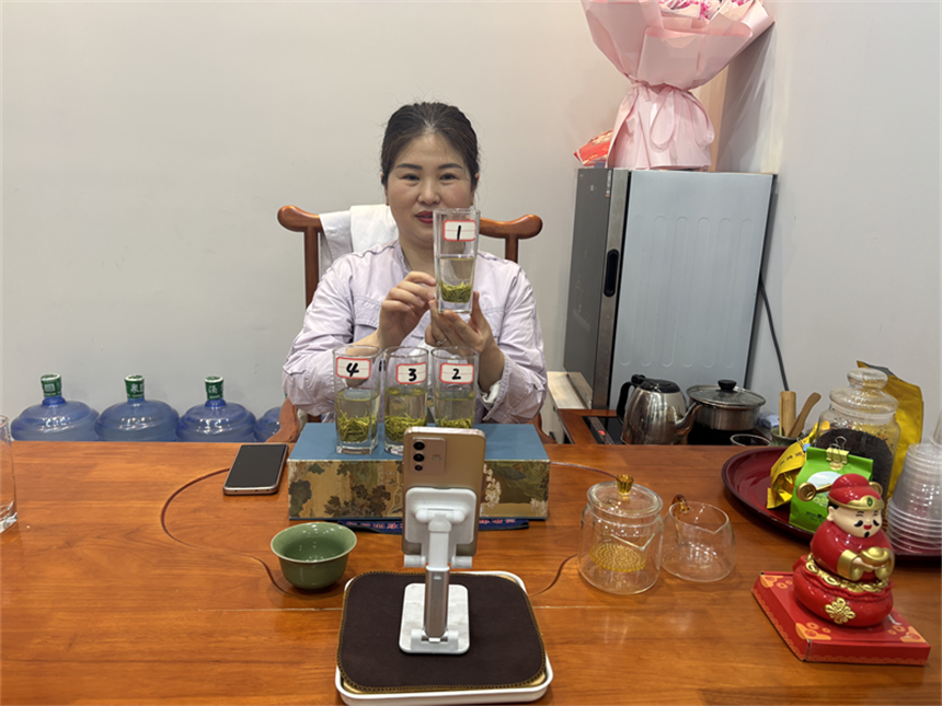 瞿秀清直播卖“清明茶”