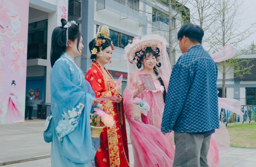 龟峰山景区“春游花朝季”。