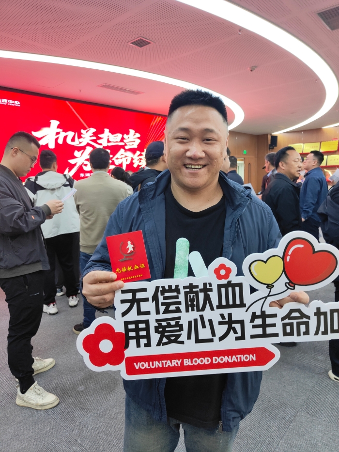 邢大鵬第一次獻血。肖莉嬌攝