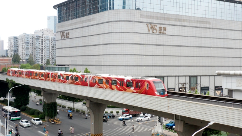 “英雄紅”無償獻血主題涂鴉列車