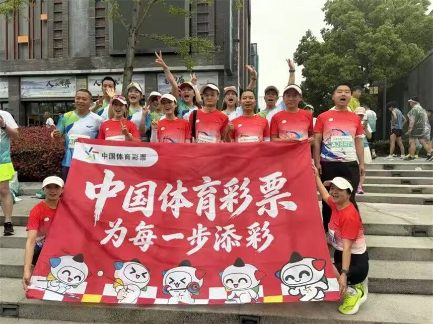 参赛者现场拍照打卡