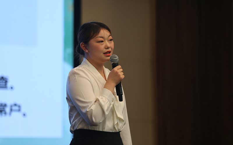青年员工参加主题演讲活动。