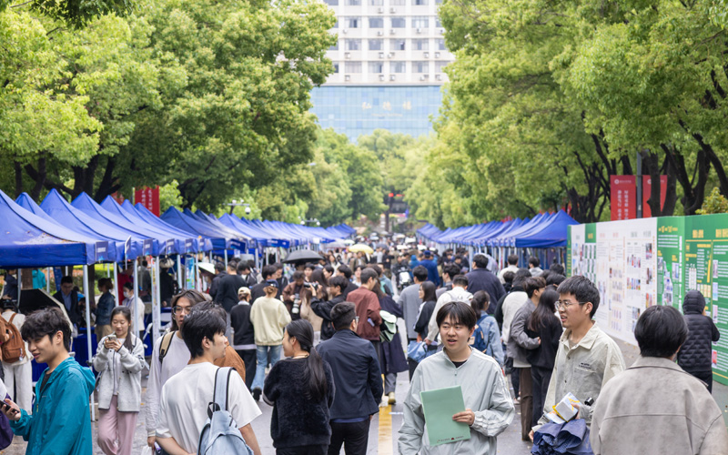 图为2026年“学子聚汉”工程武汉工商学院专场招聘会现场。余剑韬