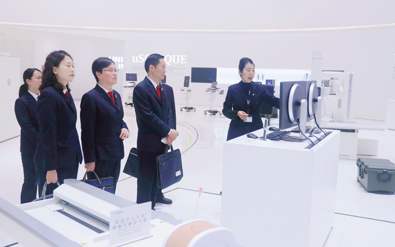 走访重点高科技企业。