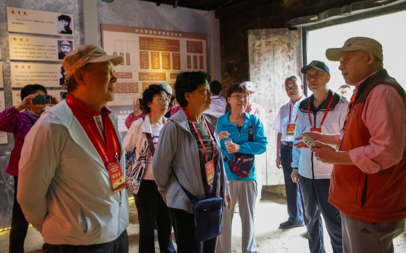 红二十五军等红军将领后代齐聚红色热土重温峥嵘岁月。徐军摄