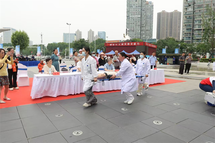 防灾减灾日武汉江汉区常青中心模拟“生死时速”【4】