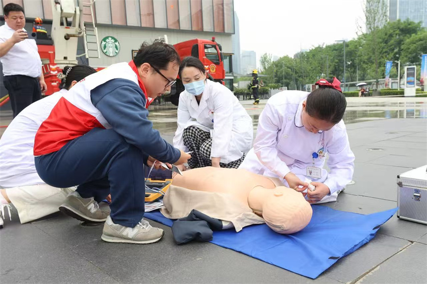 防灾减灾日武汉江汉区常青中心模拟“生死时速”【5】