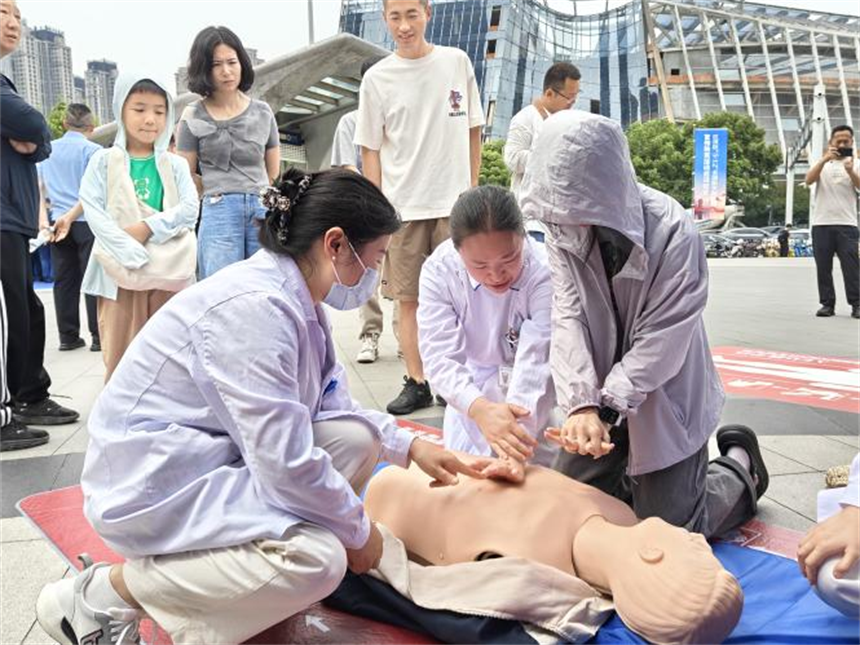 防灾减灾日武汉江汉区常青中心模拟“生死时速”【6】