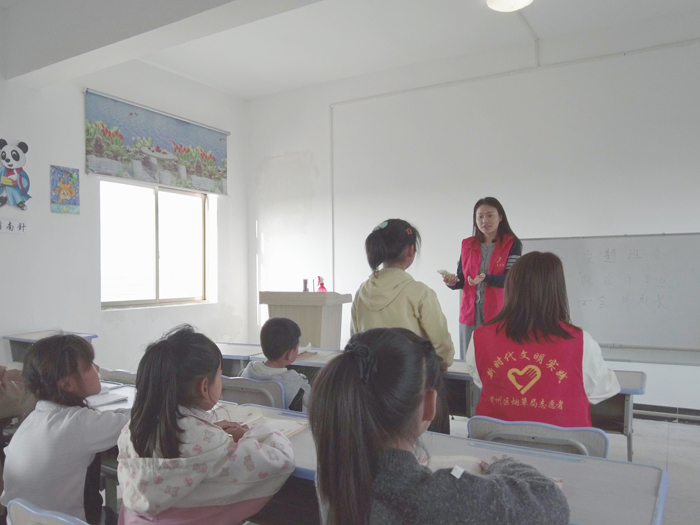 青年志願服務隊聯合村“兩委”為孩子打造“四點半小課堂”