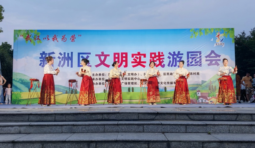 武汉新洲上万市民赶集移风易俗主题游园会