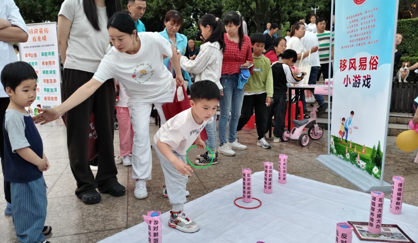 武汉新洲上万市民赶集移风易俗主题游园会【4】
