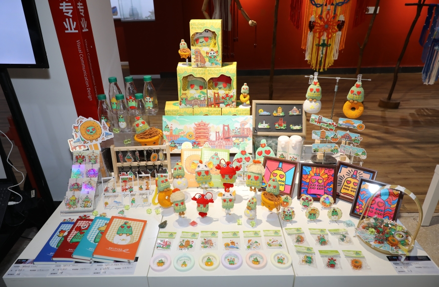 以艺术和专业赋能生活 首义学子举办毕业艺术作品展
