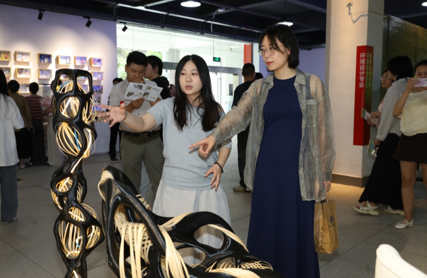 以艺术和专业赋能生活 首义学子举办毕业艺术作品展【7】