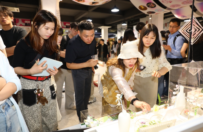 以艺术和专业赋能生活 首义学子举办毕业艺术作品展【8】