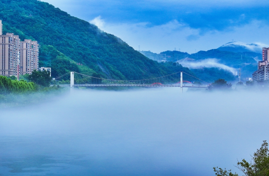 湖北竹山：堵河起薄雾 满城入画来【3】