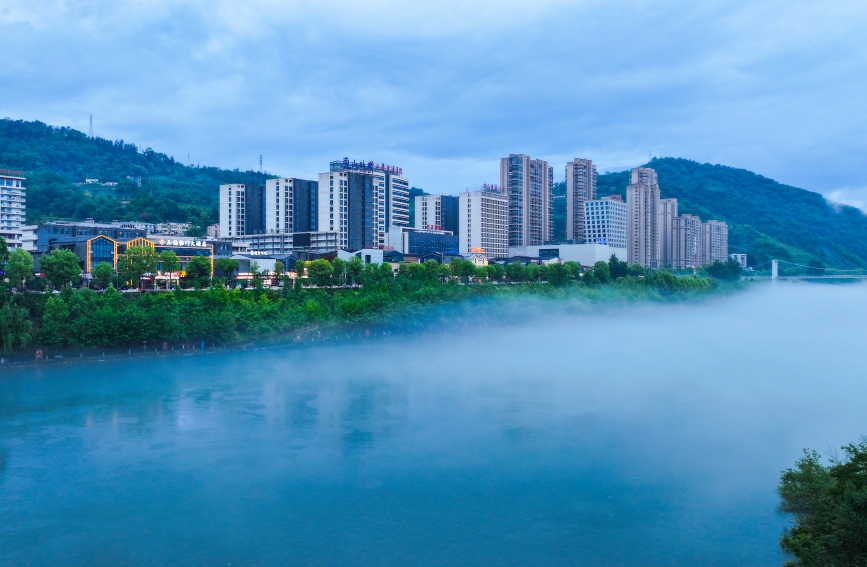 湖北竹山：堵河起薄雾 满城入画来【4】