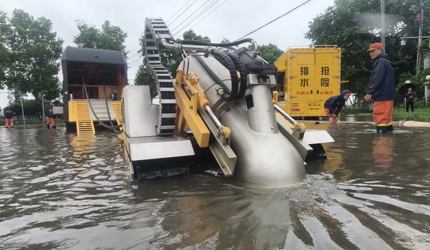 极端暴雨导致湖北荆州发生城市内涝 救援有序进行【5】