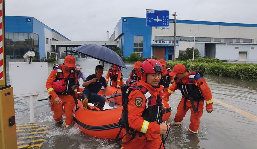 极端暴雨导致湖北荆州发生城市内涝 救援有序进行【6】