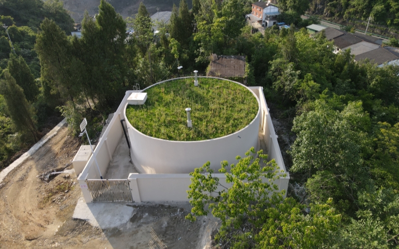 新建的標准化蓄水池。