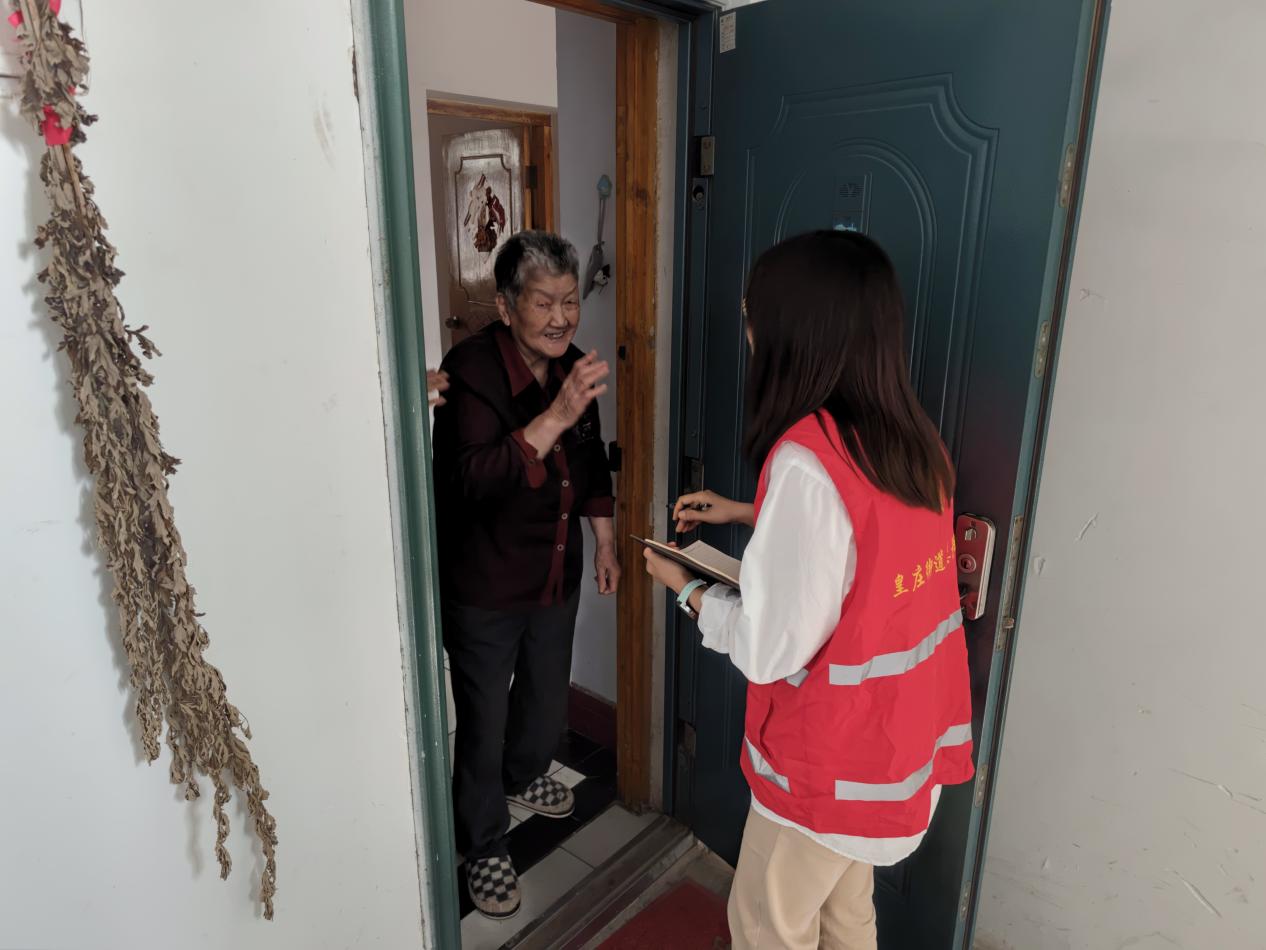 组织员工对包联小区开展安全宣传