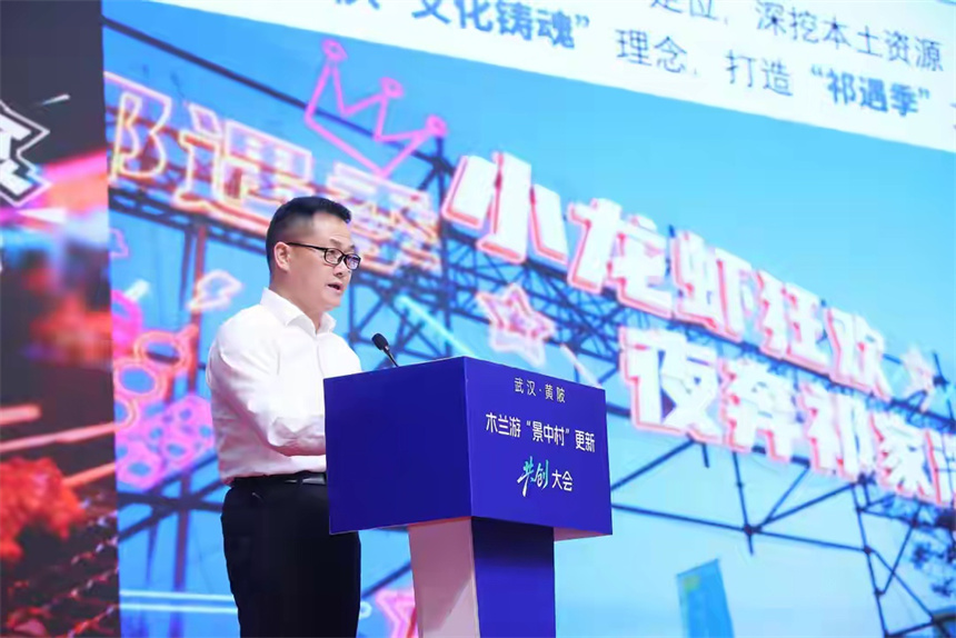 祁家湾街道现场分享“一只小龙虾带火一个小村湾”的经验。