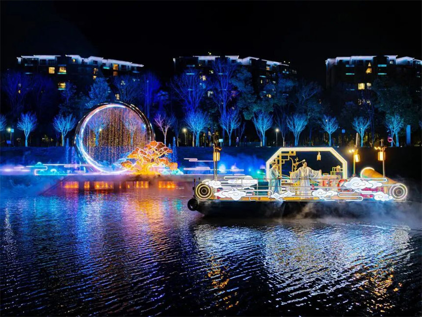 夜游白云湖：光影演艺激活城市夜经济。