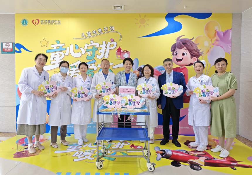 武漢血液中心將“愛心血小板”送到同濟、協和、兒童醫院及亞心總醫院。武漢血液中心供圖