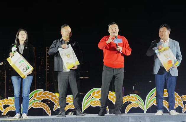 “江漢大米”點亮兩江四岸