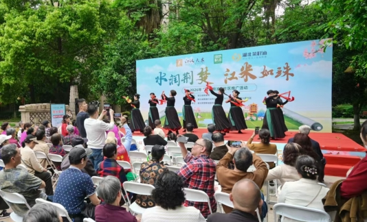 荊楚糧油走進江岸興盛社區 讓煙火氣成為社區溫暖底色
4月17日下午，武漢市江岸區后湖街道興盛社區盛世東方小區廣場熱鬧非凡，由湖北省糧食局主辦，省糧食行業協會和江岸區后湖街道興盛社區協辦……

