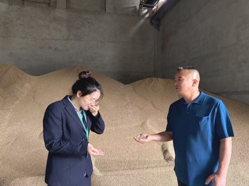 邮储银行云梦县支行金融服务突击队上门服务。
