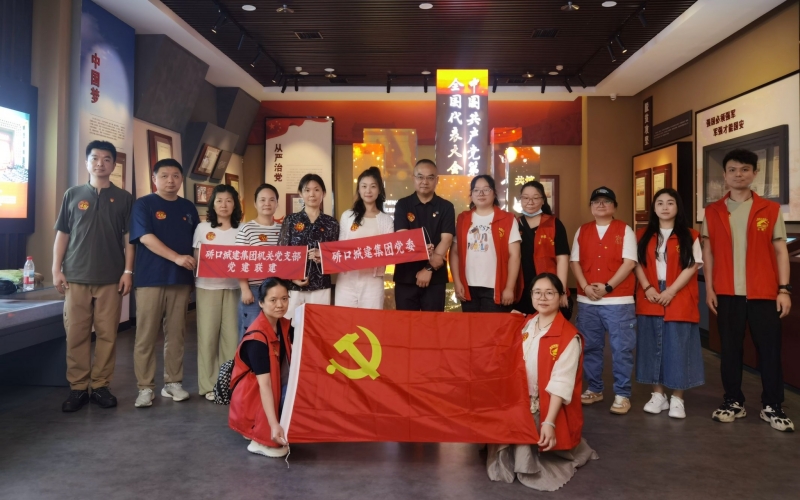 党支部党员合影
