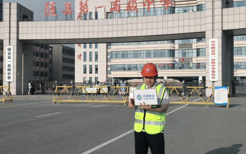 技术人员进行考前系统巡检及网络调测。