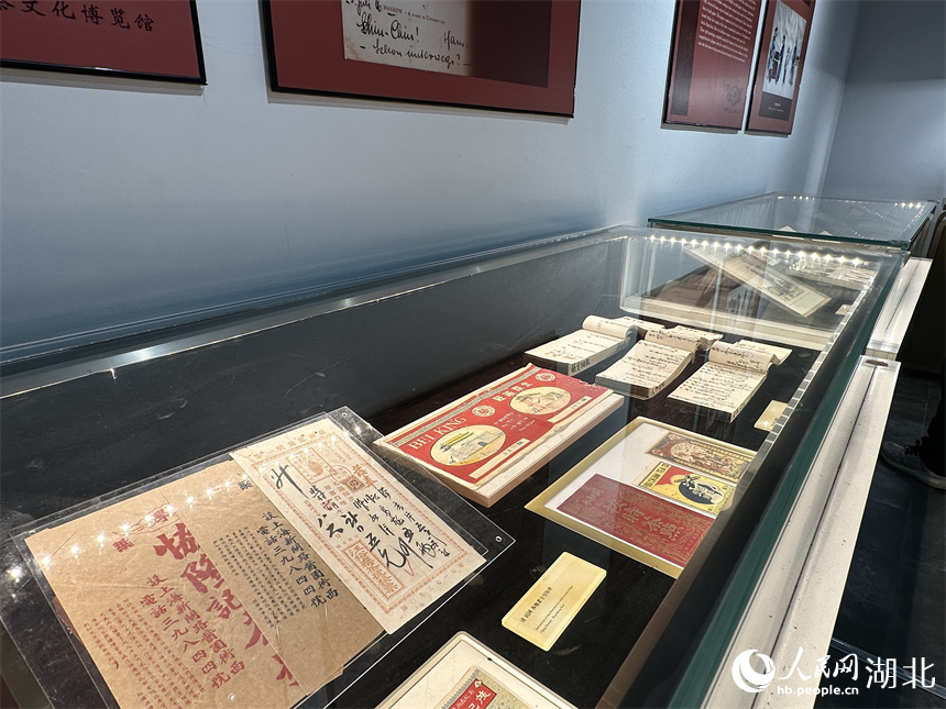 博览馆内陈列的民国各地茶品牌。人民网 彭昀迪
