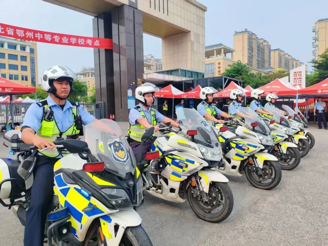 鄂州交警铁骑巡控