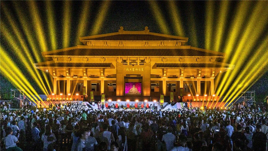炎帝神农景区节假日组织丰富的活动吸引游客。