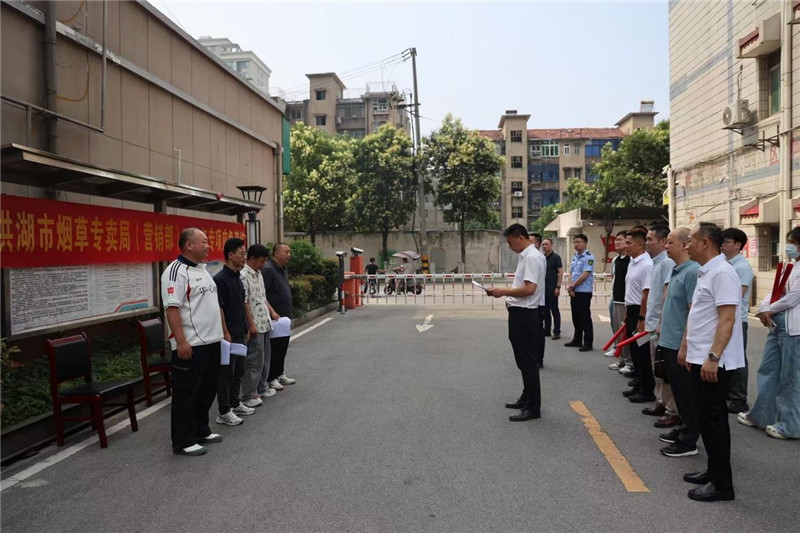 洪湖市局中暑应急处置示范演练现场。