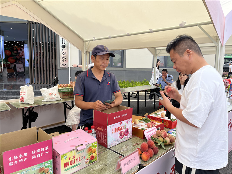推介会现场实地品尝，品鉴甄选好物。