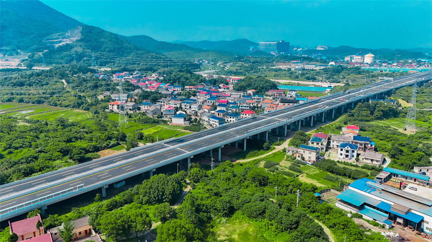 鄂州花湖机场高速二期交工验收 空陆联运再添智慧大动脉