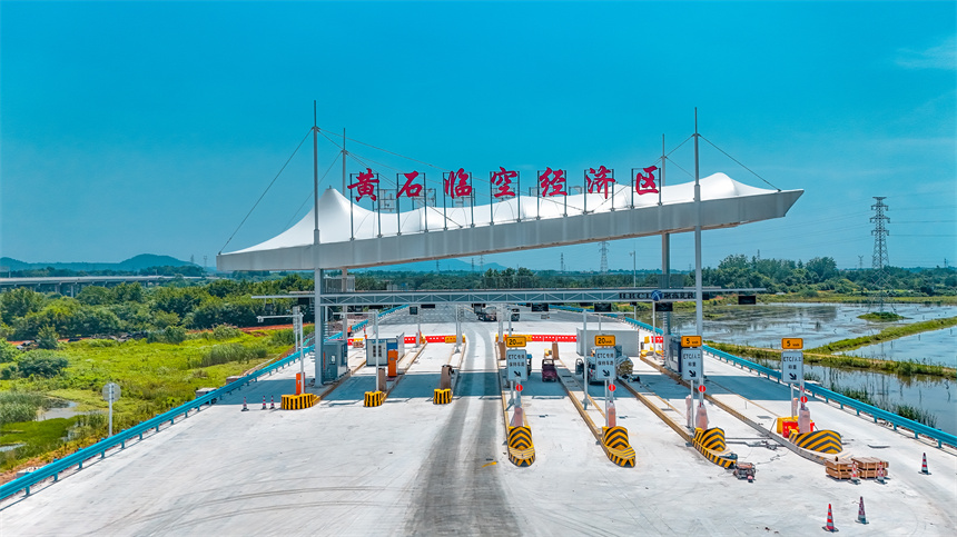 鄂州花湖机场高速二期交工验收 空陆联运再添智慧大动脉