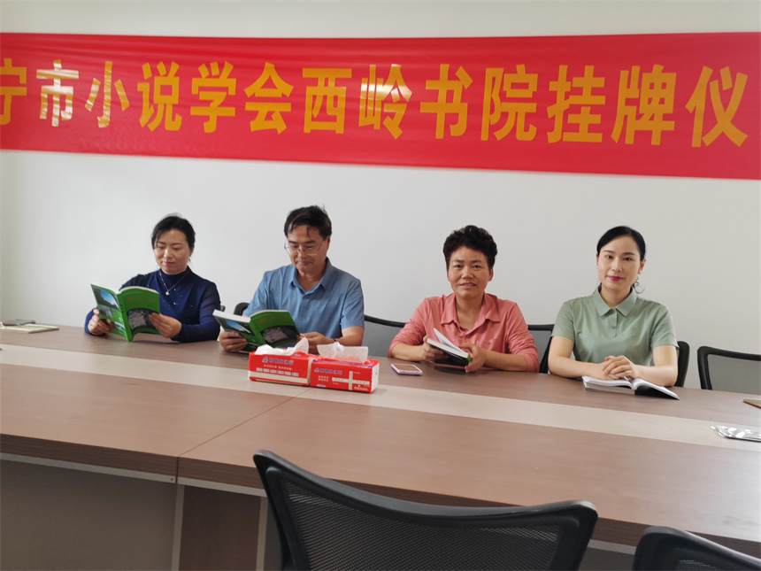 退休老人与“西岭书院”
