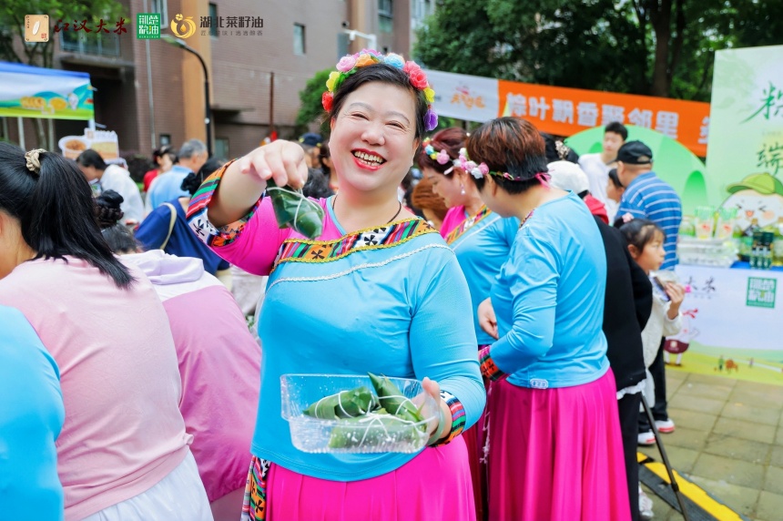 “荆楚粮油”进社区 端午粽香演绎地道湖北味【4】