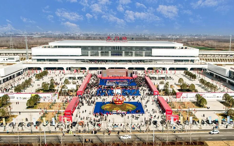 沿江高铁天门站正式开通运营。天门市委宣传部供图