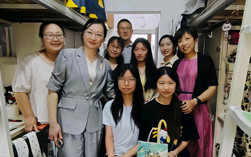 武汉一高校送出19500份端午礼包。
