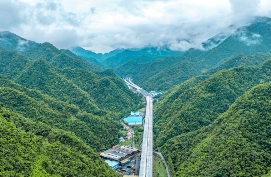 秦巴深山架通途照片