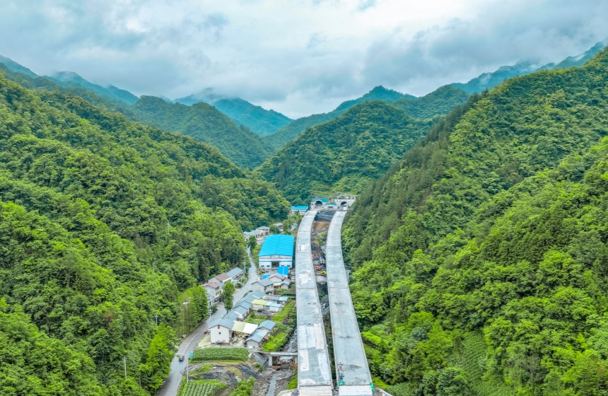 鄂陝兩省合力推進十巫南高速建設 秦巴山區振興再添主動脈
